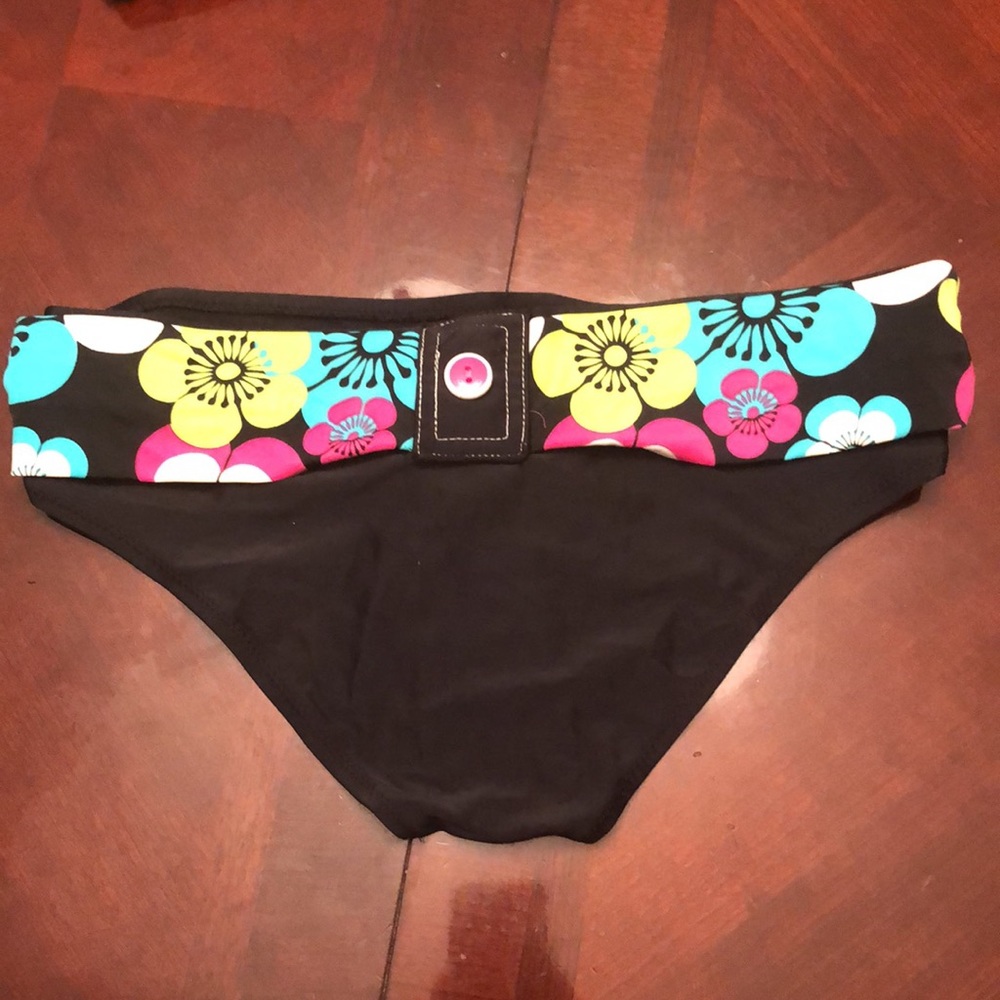 Bikini - Picture 3 of 5